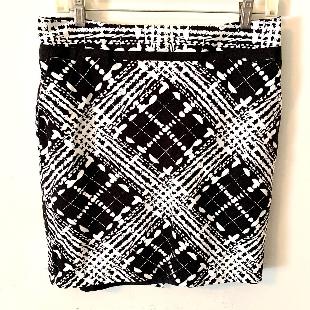 🦃 The Limited BW Abstract Pencil Skirt Size 8